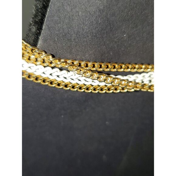 A Vintage Layered Necklace White and Gold Tone Mid Century Vibe Classic Trendy - Picture 8 of 10